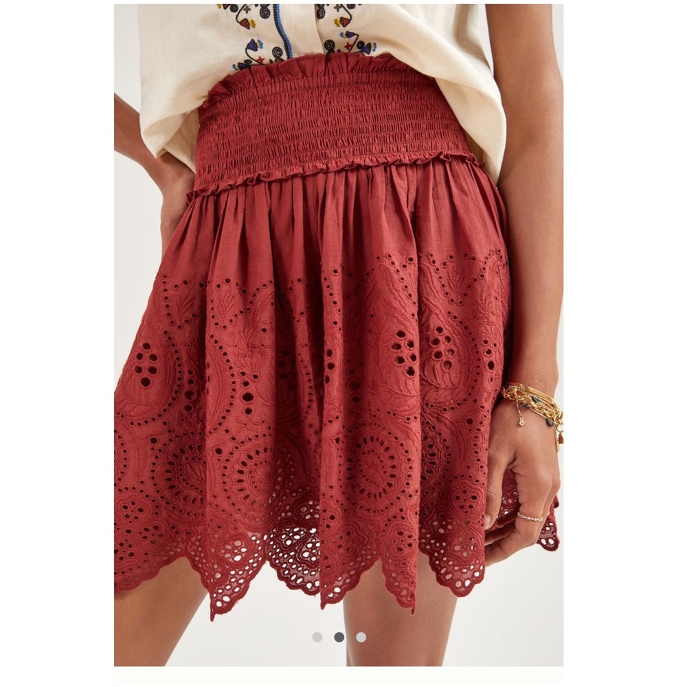 Love the Label for Anthropologie Smocked Eyelet Mini Skirt New Size XS Wine Red - Picture 2 of 3